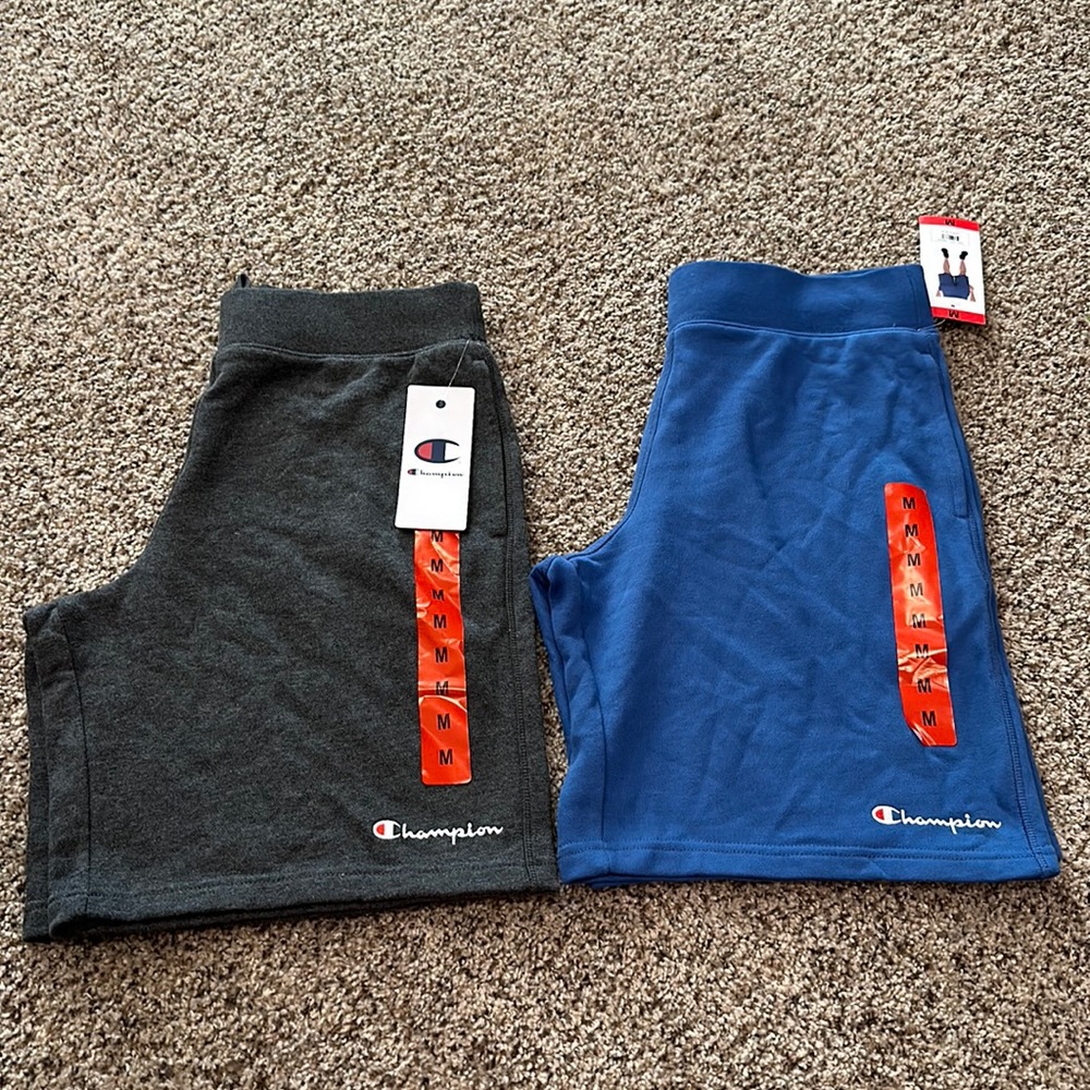 Champion shorts sz M NWT.